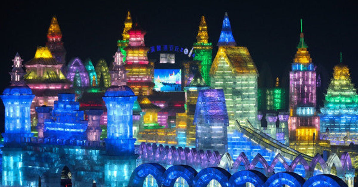 ハルビン氷祭り マイナス30度の氷の楽園 色あざやかな氷の建造物に囲まれる 写真集 ハフポスト ハルビン氷祭り マイナス30度の氷の楽園 色あざやかな氷の建造物に囲まれる 写真集 ハフポスト