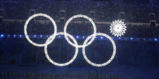 ソチオリンピック開会式 五輪が 四輪 になった失敗 テレビでは成功映像に プーチン大統領は見ていた ハフポスト