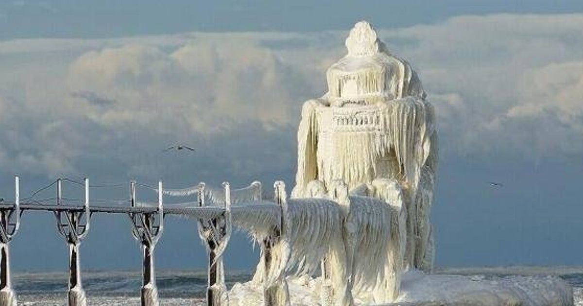氷の宮殿 になったミシガン湖の灯台 写真 ハフポスト 氷の宮殿 になったミシガン湖の灯台 写真 ハフポスト