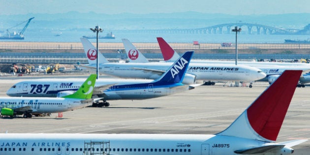 TOKYO, JAPAN - JANUARY 31: A general view of ANA and JAL Boeing 787 aeroplanes at Tokyo International Airport on January 31, 2013 in Tokyo, Japan. Boeing 787's biggest operator All Nippon Airways, grounded the Dreamliner aircrafts, after an emergency landing was made on January 16 and has since seen 459 flights cancelled this month. (Photo by Adam Pretty/Getty Images)