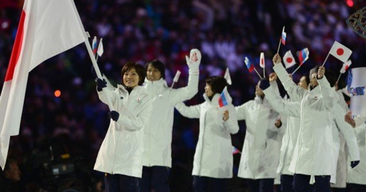 ソチオリンピック開会式　日本選手団、旗手はカーリングの小笠原歩選手