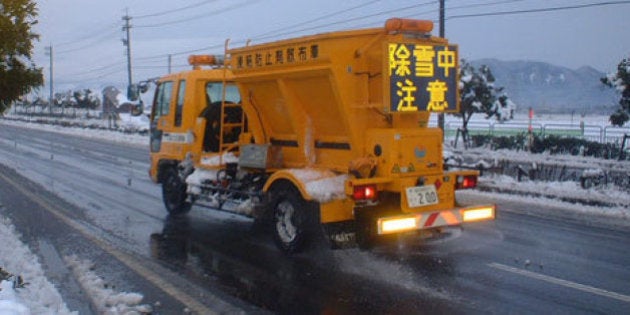 大雪による 塩カル 不足で各地の自治体が悲鳴 原因は ガラス との見方も ハフポスト