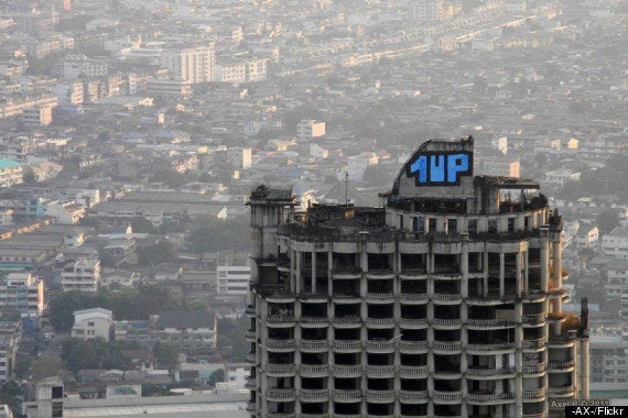 廃墟になった49階建てのビルが、バンコクに今もそびえ立っている（画像）