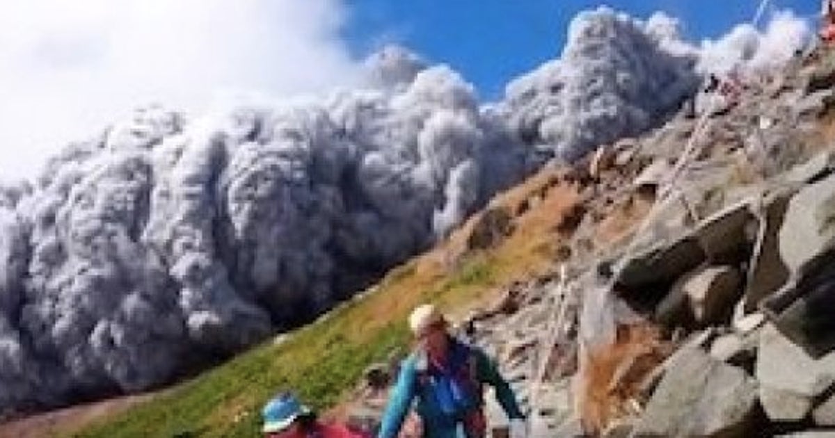 御嶽山 噴火直後の動画 登山者が投稿 一気に噴煙が上がる山頂付近 ハフポスト 御嶽山 噴火直後の動画 登山者が投稿 一気に噴煙が上がる山頂付近 ハフポスト