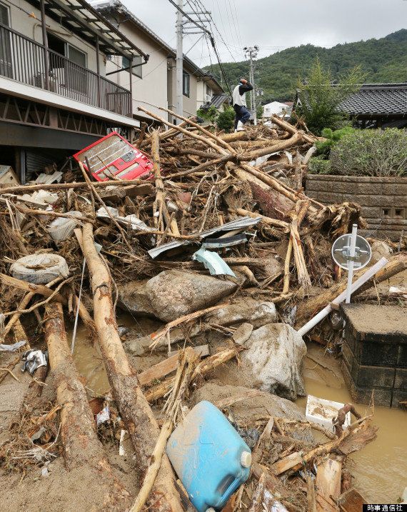 広島豪雨　土砂が山肌えぐり、住宅を次々のみこむ【画像】UPDATE