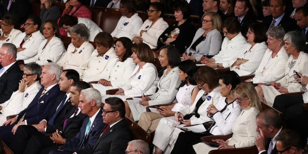 アメリカの女性国会議員ら トランプ大統領に白スーツで 対抗 一般教書演説で集団着用か ハフポスト