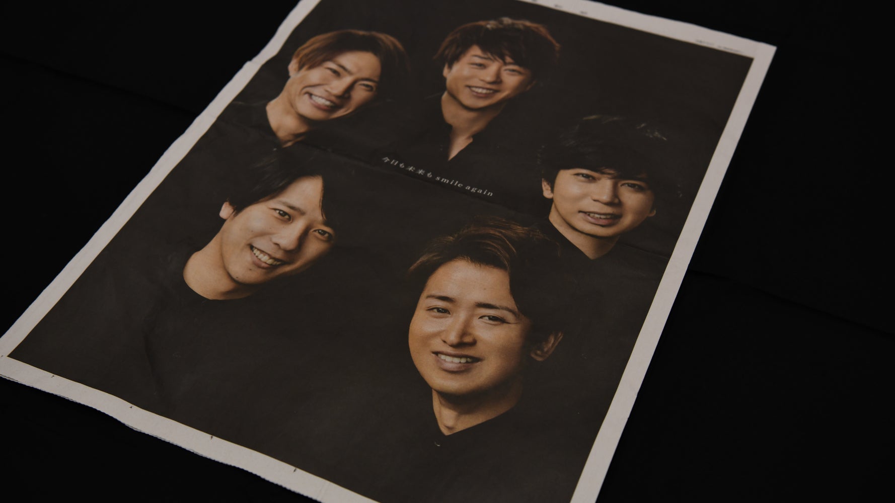 嵐の一面広告 読売新聞が掲載 添えられた文言は 感謝カンゲキ雨嵐 のあのフレーズ ハフポスト