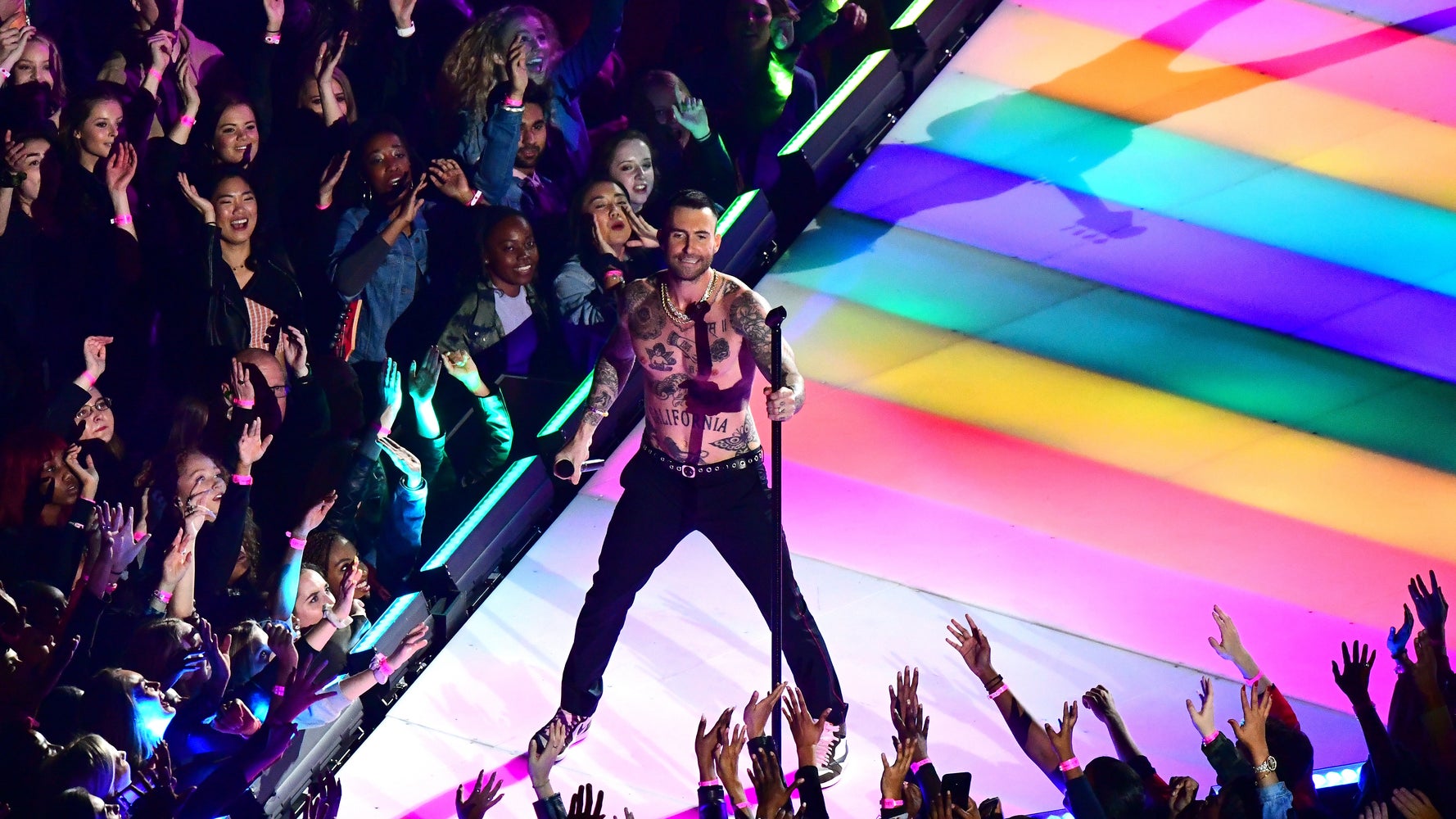 Maroon 5のスーパーボウル ハーフタイムショーが 不評 だった理由 ハフポスト Maroon 5のスーパーボウル ハーフタイムショーが 不評 だった理由 ハフポスト
