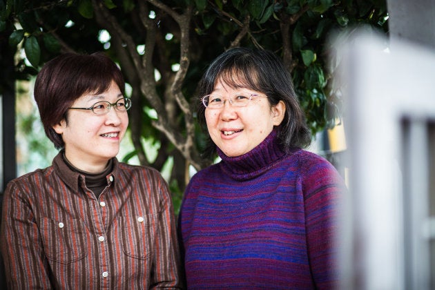 小川葉子さん（左）と大江千束さん。