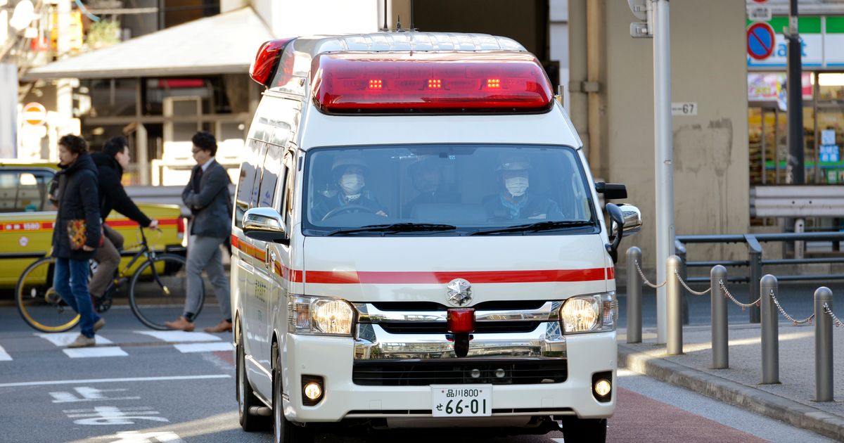 救急車内の自撮り Sns投稿に医者が苦言 映えスポットじゃない 消防庁 禁止規定はない けど ハフポスト