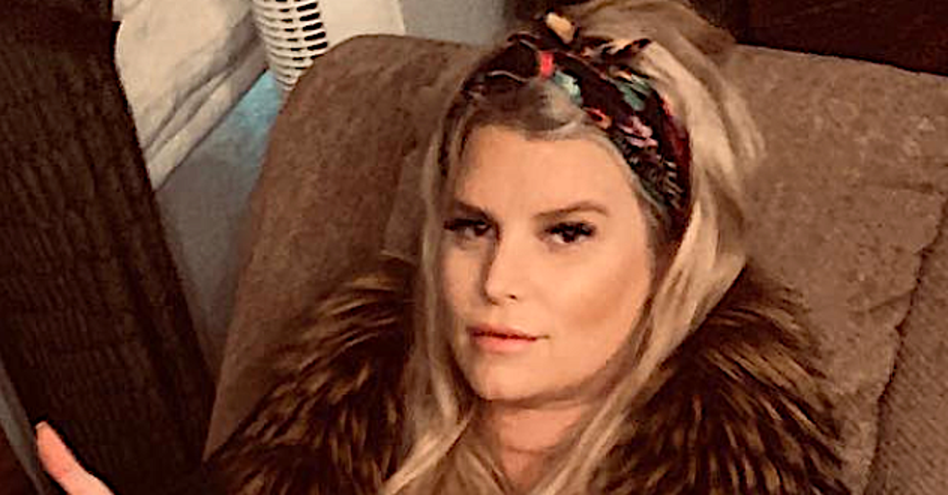 Pregnant Jessica Simpsons Toilet Mishap Doesnt Flush Her Sense Of 