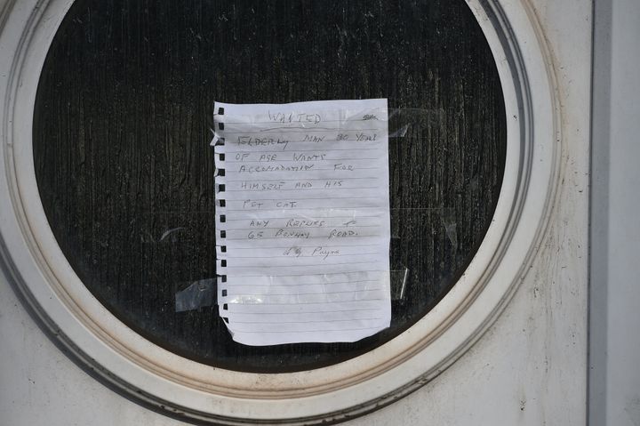 A handwritten sign on Anthony Payne's home requesting accommodation for himself and his pet cat 