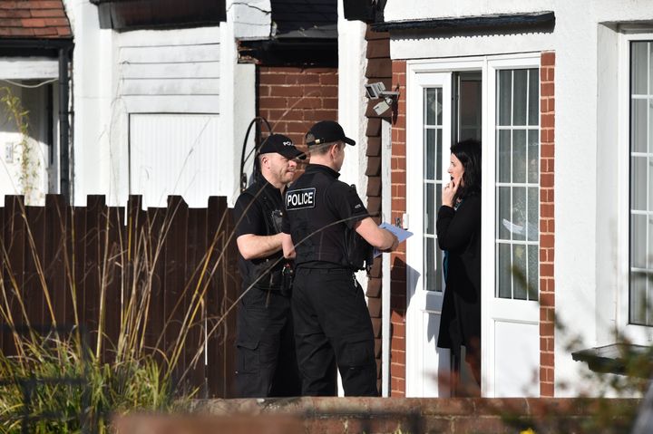 Police talk to local residents in Cowick Lane