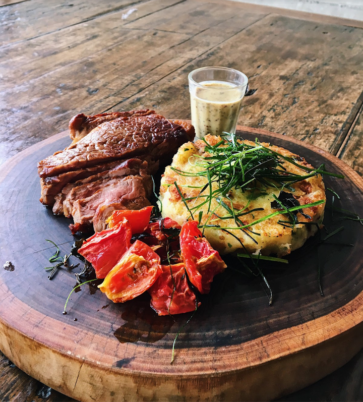 Bife ancho com batata rosti, do Loca como Tu Madre.