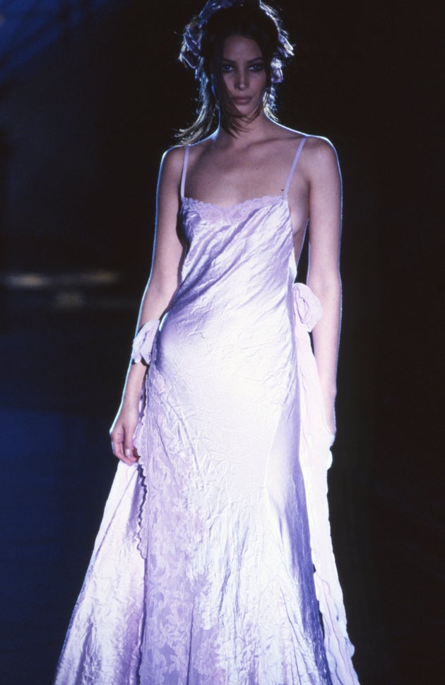 Η Κρίστι Τέρλιγκτον σε επίδειξη του Versace το 1993. 
