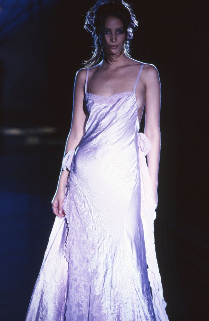 Η Κρίστι Τέρλιγκτον σε επίδειξη του Versace το 1993. 