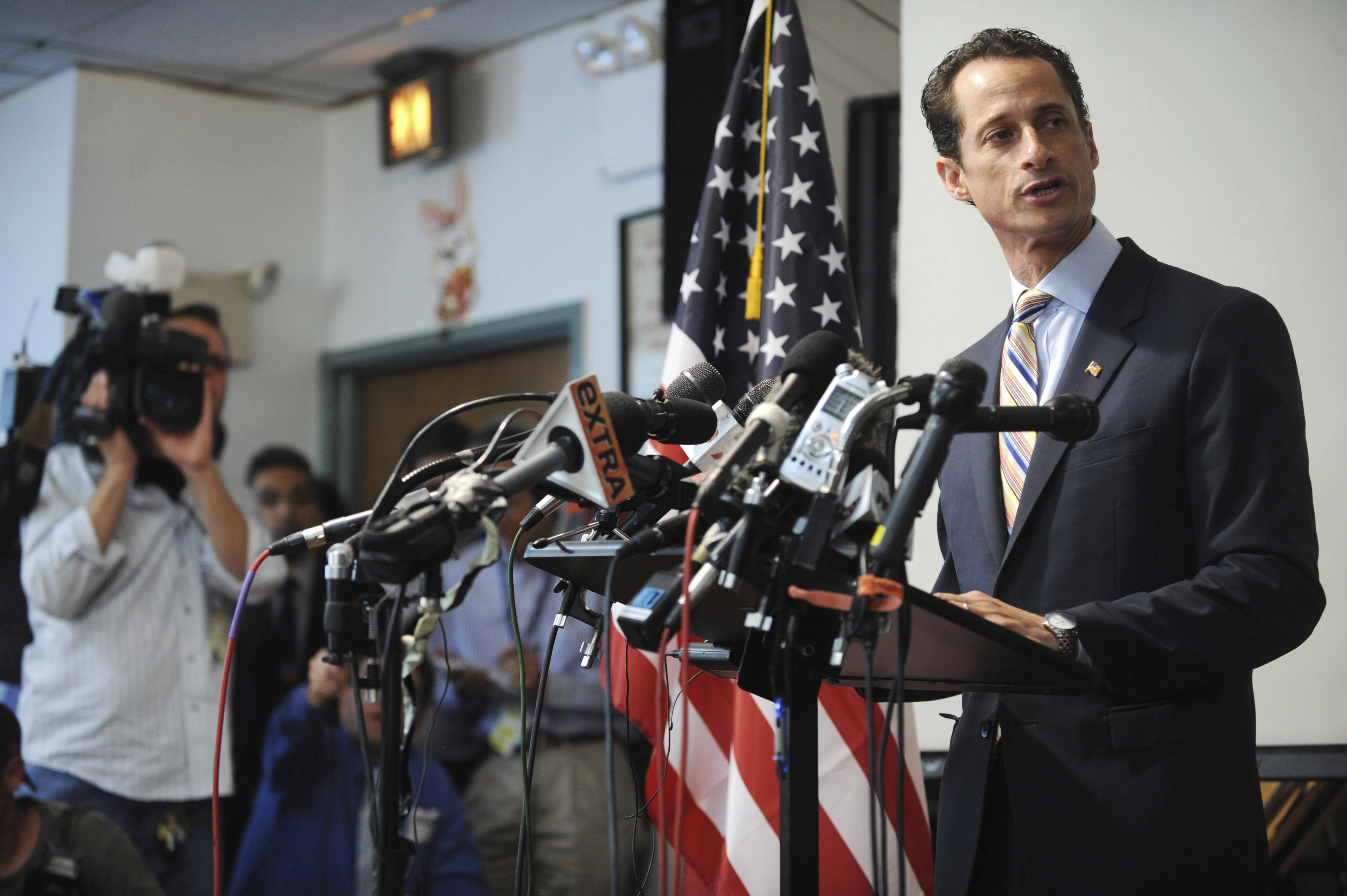 Anthony Weiner Released From Prison Early On Underage Sexting Sentence ...