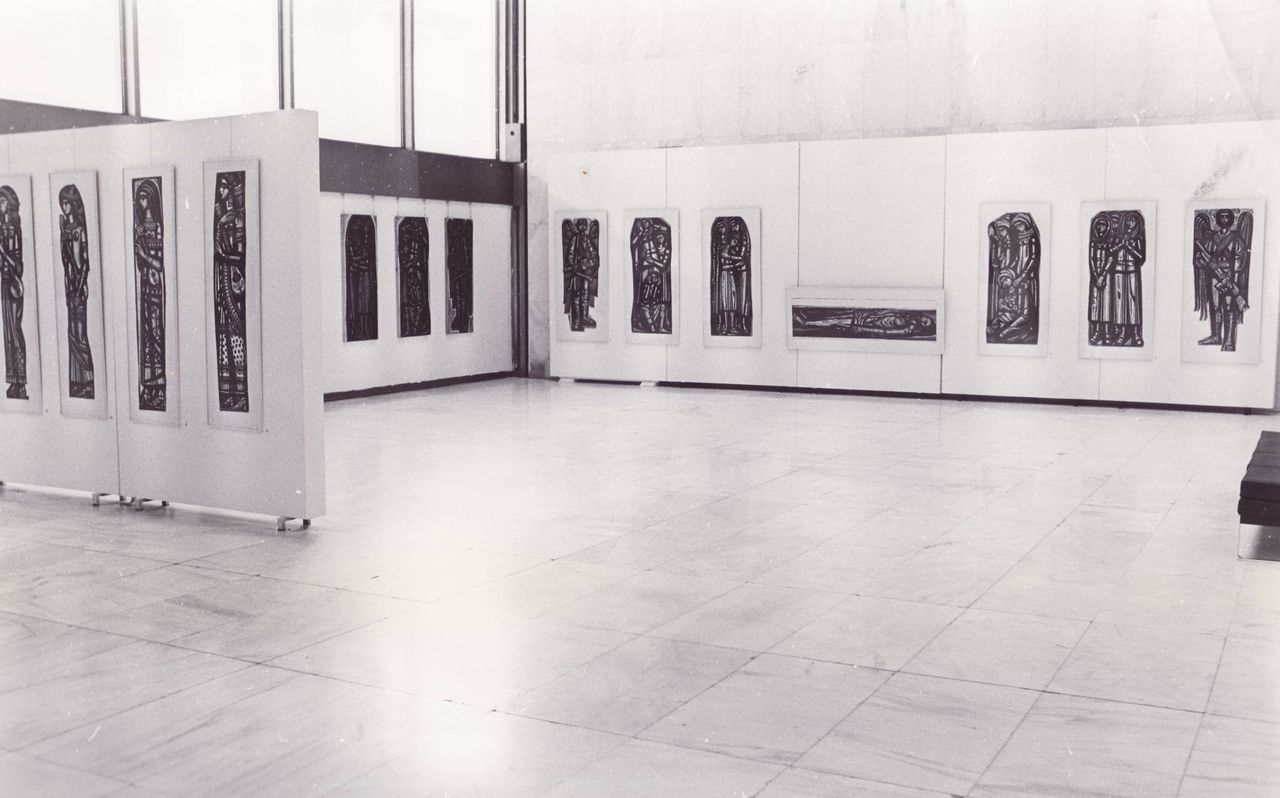 Φωτογραφία με τις τέσσερις Αρχόντισσες από την έκθεση του Α. Τάσσου στην Εθνική Πινακοθήκη το 1975