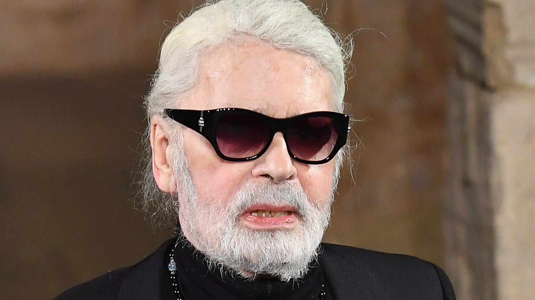 カール ラガーフェルド氏が死去 シャネルのデザイナー 85歳 ハフポスト