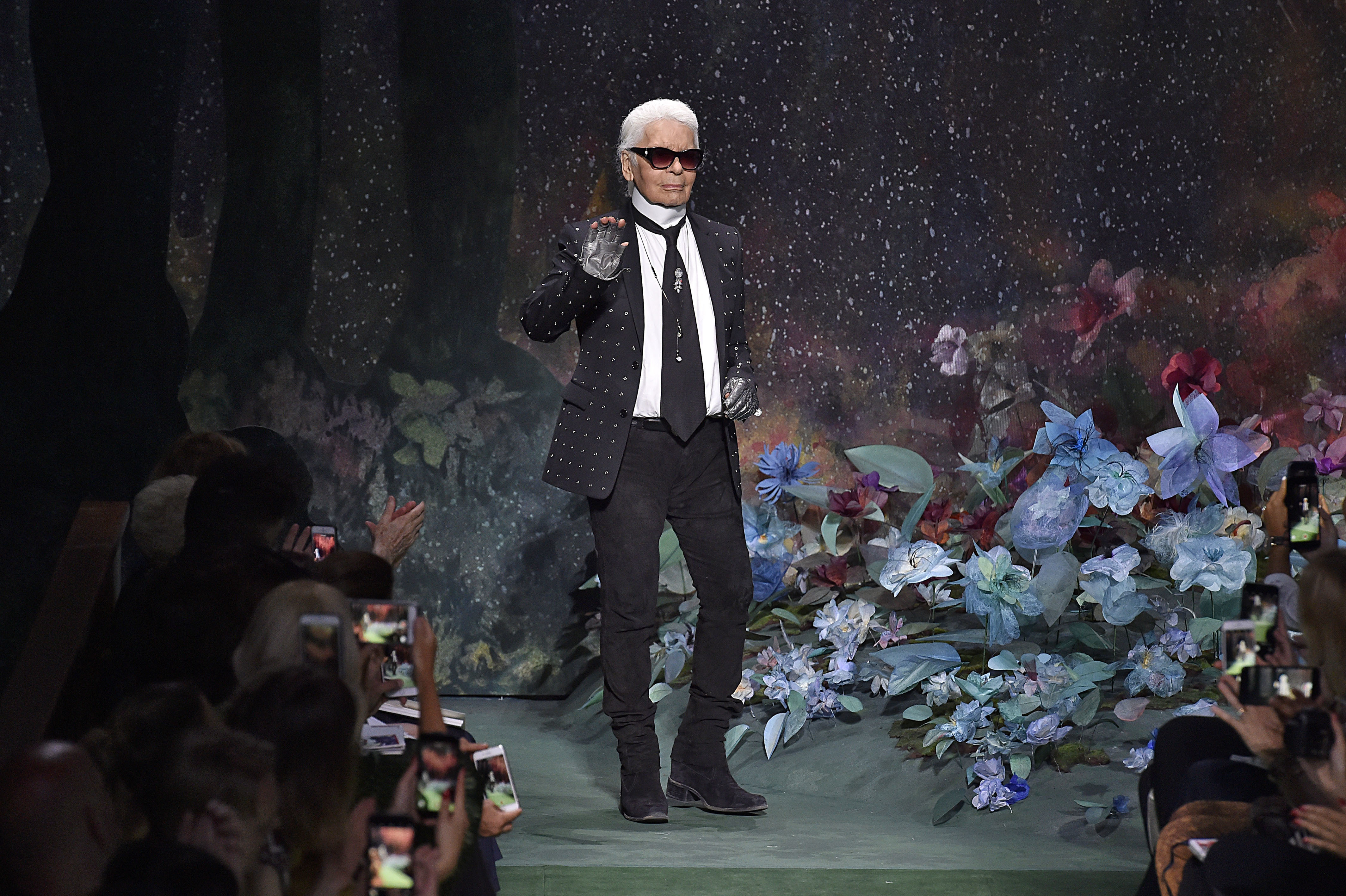 Karl Lagerfeld Dead: The Chanel Designer's Life In Quotes, Quips And ...