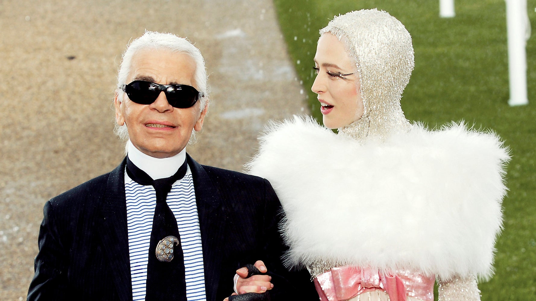 Karl Designer A Look Back At Designer Karl Lagerfeld's Iconic Fashion Career In ...