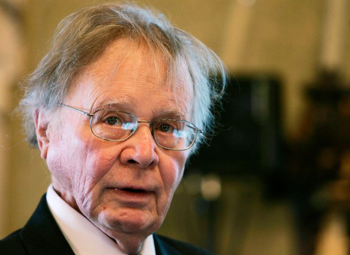 Wallace Smith Broecker, a climate scientist who popularized the term "global warming," has died at the age of 87.