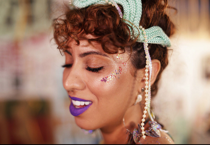 Veja a diferença entre glitter e purpurina.