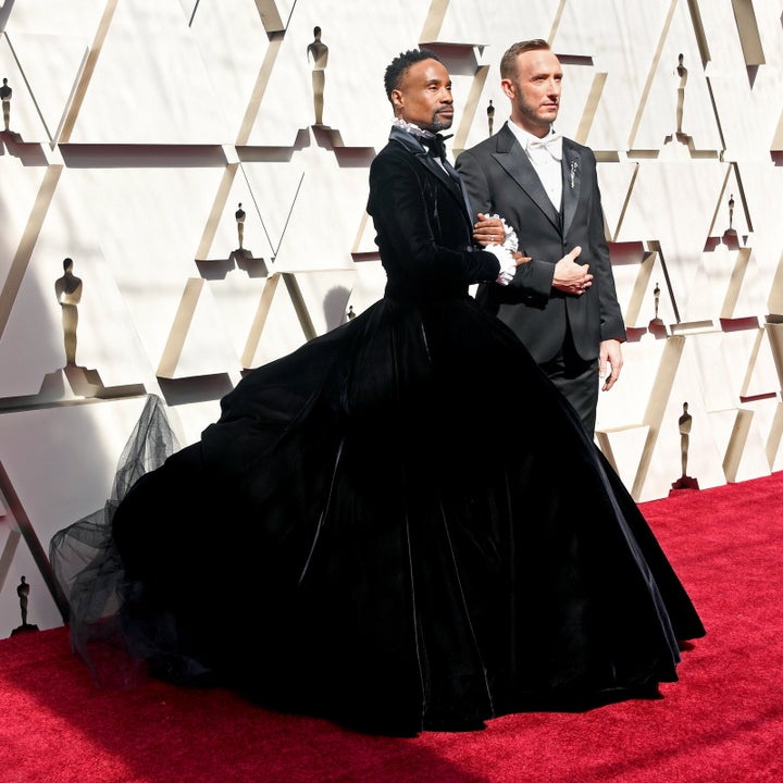 The Fashion Court on X: Michael B. Jordan wore a @TOMFORD tuxedo featuring  a blue velvet dinner jacket to the #Oscars. #Oscars2019 #BlackPanther   / X