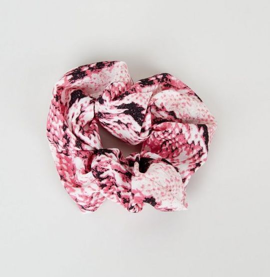 fendi velvet scrunchie