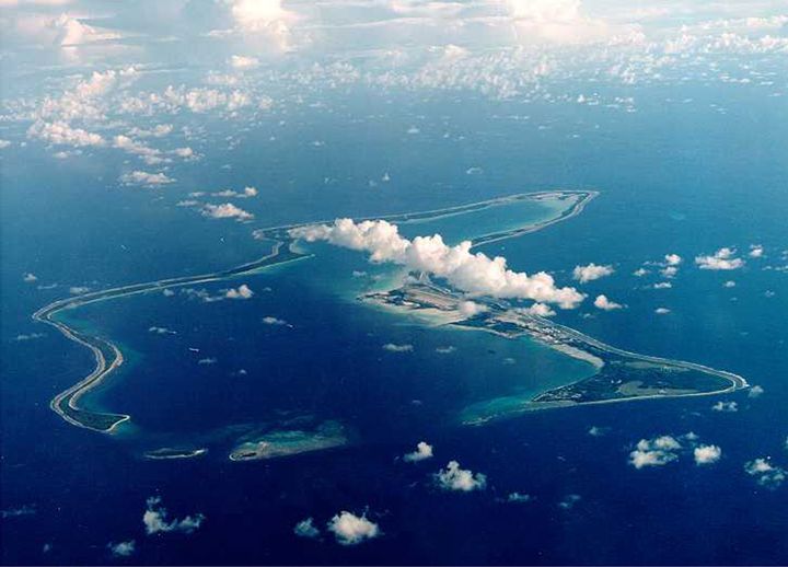 To νησί Ντιέγκο Γκαρσία, από όπου κατηγορείται η Βρετανία ότι εκτόπισε τους κατοίκους, ώστε να μετατραπεί σε αμερικανική στρατιωτική βάση