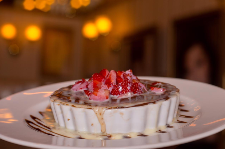 Brigadeiro de colher ou crème brûlée? Um misto dos dois invade Paris 6.