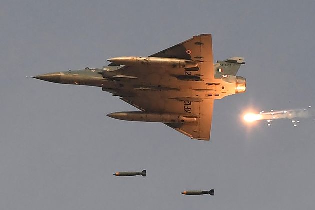Αεροπορική επίθεση από την Ινδία σε «στρατόπεδα τρομοκρατών» στο έδαφος του