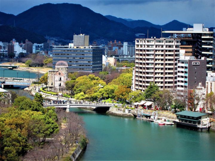 広島市は水の都と称され、中国・四国地方で最大規模の都市でもある