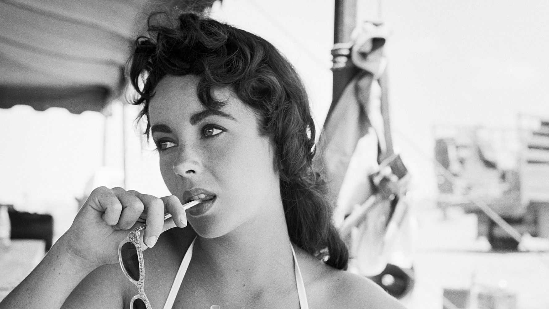 Stunning Vintage Photos Of Elizabeth Taylor's Classic Hollywood Style.