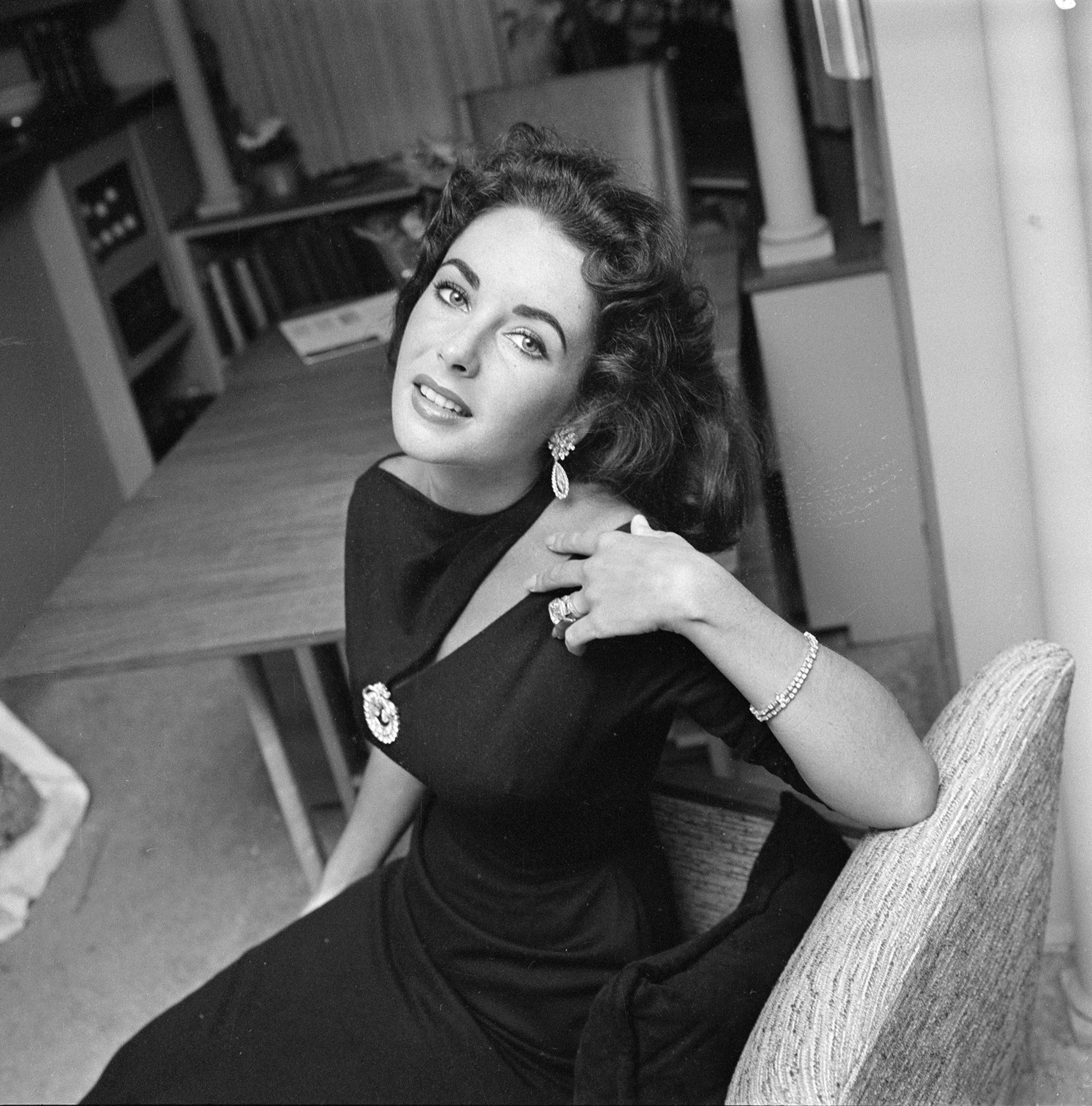 elizabeth taylor black dress