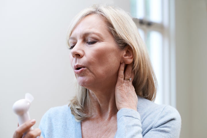 Sintomas da menopausa começam antes do fim da menstruação.