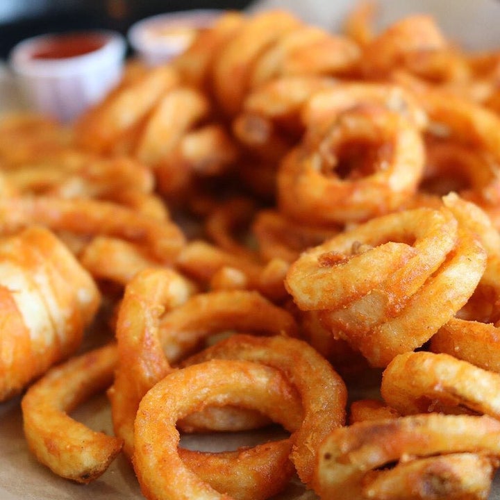 Marca registrada do Arby's, as curly fries eram batatas fritas em formato de mola levemente apimentadas.