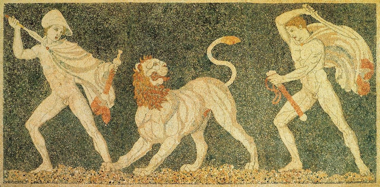 Μωσαϊκό με κυνήγι λιονταριού, Πέλλα. Ο Αλέξανδρος, δεξιά και ο φίλος του Ηφαιστίωνας, σε μία επίδειξη θάρρους (Φωτογραφία από το βιβλίο «Οι Αρχαίοι Έλληνες»). 
