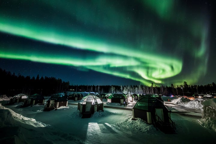 Το απόκοσμο βόρειο σέλας πάνω από το Arctic Snowhotel στο Ροβανιέμι της Φινλανδίας (28 Φεβρουαρίου)