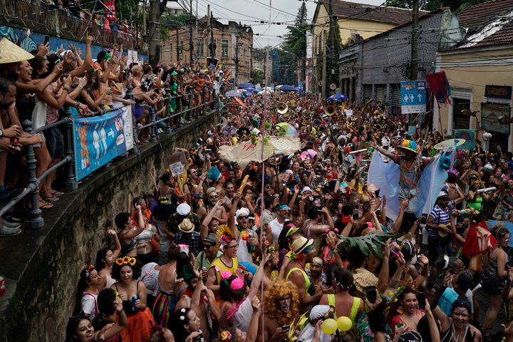 Σάββατο 2 Μαρτίου, street party στους δρόμους του Ρίο. Με ή χωρίς μεταμφίεση