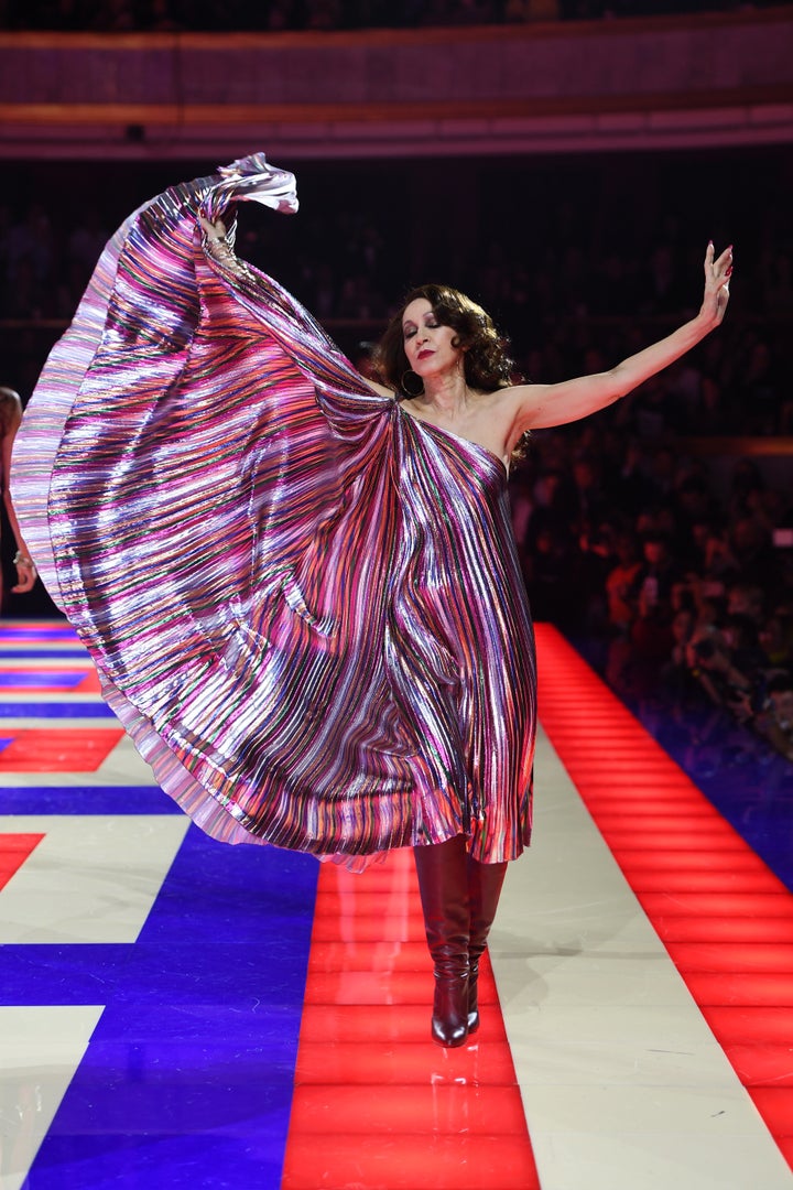 Tommy x zendaya fashion show deals
