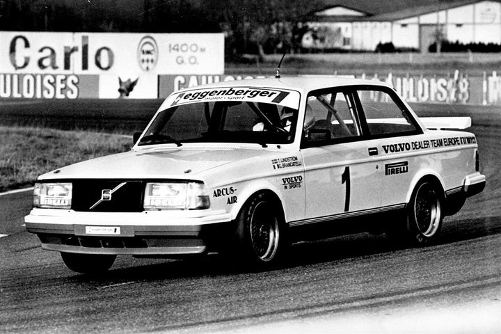 1985년 유럽 투어링카 챔피언십(1985 European Touring Car Championship) 우승을 차지한 볼보 240 터보.