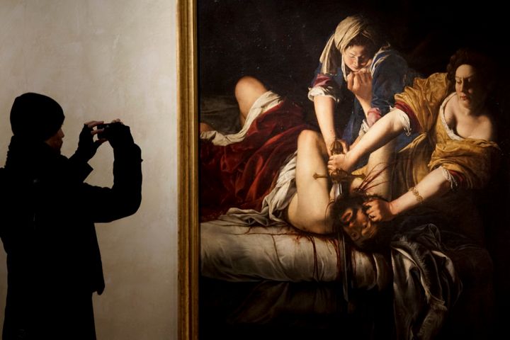 «Η Ιουδήθ αποκεφαλίζει τον Ολοφέρνη». Το διασημότερο έργο της Αρτεμισίας Τζεντιλέσκι (1593 - 1653)