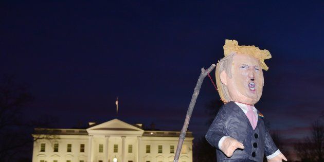 An effigy of US President Donald Trump is suspended from a stick in front of the White House following the Women's March on Washington 2018 on January 20, 2018 in Washington, DC. / AFP PHOTO / MANDEL NGAN (Photo credit should read MANDEL NGAN/AFP/Getty Images)