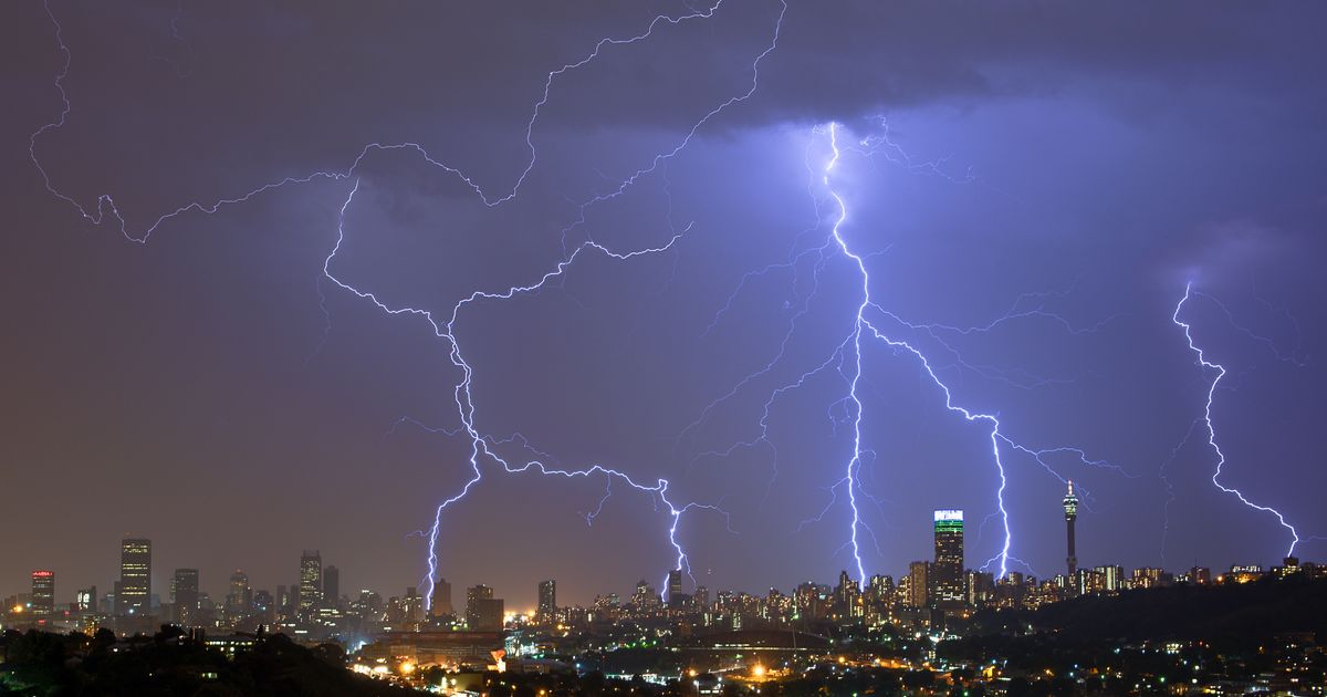 Midvaal Man Struck By Lightning While Sitting Under Tree Survives Huffpost Uk 