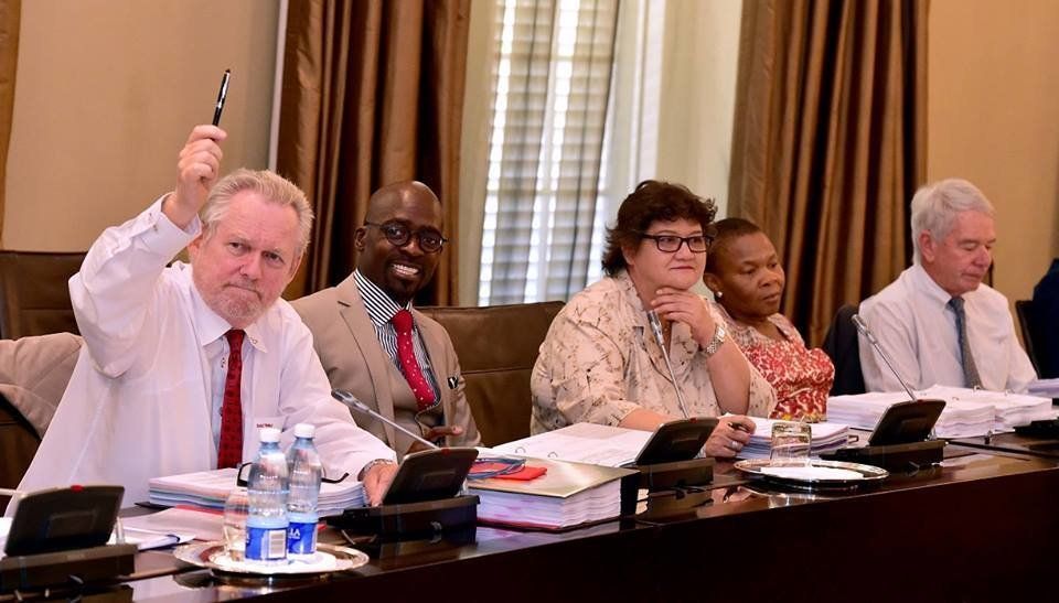 The centre of power! Finance minister Malusi Gigaba and public enterprises minister Lynne Brown - both good friends of the famous Gupta family - preparing to explain to the president how their portfolios are performing. Gigaba seems to have a right old chuckle at something; maybe at the latest estimates of the revenue shortage? And what's Rob Davies, minister of trade and industry, sticking up his hand for? Jeremy Cronin, deputy minister of public works, looks rather glum. Well, Comrade Jeremy, we'd be depro too, if most of the reds in Cabinet had been purged, so we understand!