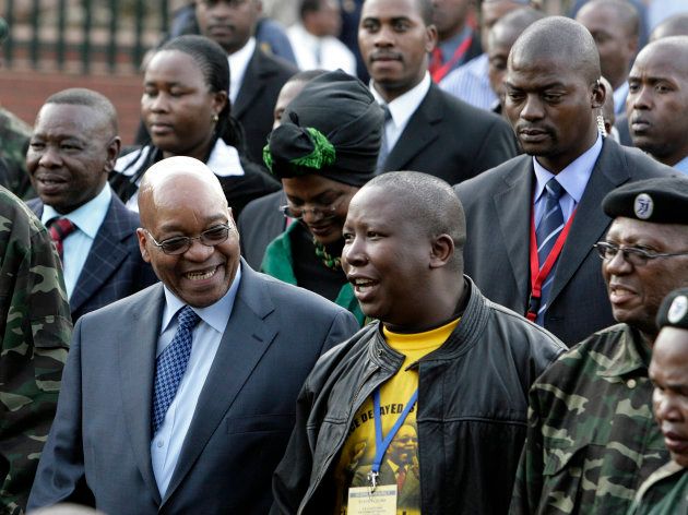 Jacob Zuma (L), leader of South Africa's ruling African National Congress (ANC), chats with Julius Malema, president of African National Congress Youth League (ANCYL), at the Pietermaritzburg high court outside Durban August 4, 2008.