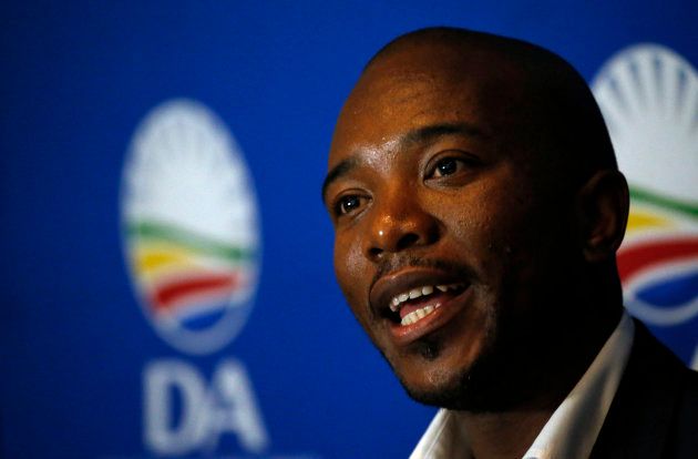 Leader of South Africa's Democratic Alliance (DA) Mmusi Maimane speaks during a news conference in Johannesburg, South Africa April 1, 2016. REUTERS/Siphiwe Sibeko