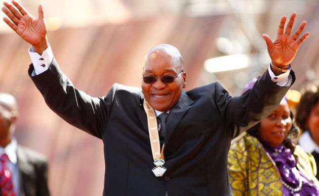 Jacob Zuma waves to his supporters after being sworn in as president of South Africa in Pretoria. May 9, 2009.