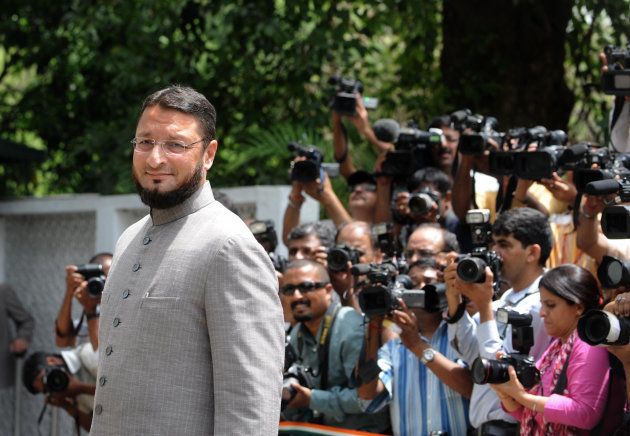 All India Majlis-e-Ittehadul Muslimeen leader Asaduddin Owaisi arrives to attend the United Progressive Alliance (UPA) meeting at Congress President Sonia Gandhi's residence in New Delhi on May 20, 2009. India's Congress party met its poll allies to haggle over cabinet berths as Premier Manmohan Singh prepared to formally stake claim to form the new government, a spokesman said.